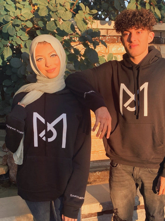 DM LOGO HOODIE.